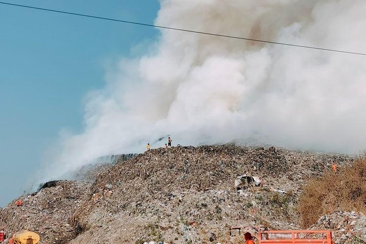 Kebakaran Sampah di TPA Putri Cempo Solo: Dugaan Penyebab dan Upaya Pemadaman