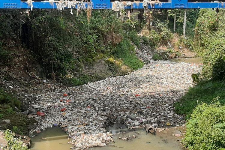 Krisis Sampah Sungai Cibanten: Bau Tak Sedap Muncul, Warga Serang Keluhkan Dampaknya