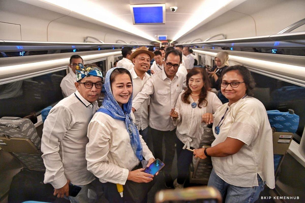 Menhub Sebut Antusiasme Publik Terhadap Uji Coba Kereta Cepat Jakarta-Bandung Membludak