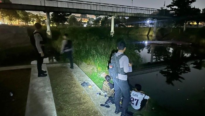 empat-pemuda-yang-diduga-akan-tawuran-di-tpu-kober-kemang-ditangkap-dokistimewa-1755324293705_169.jpeg