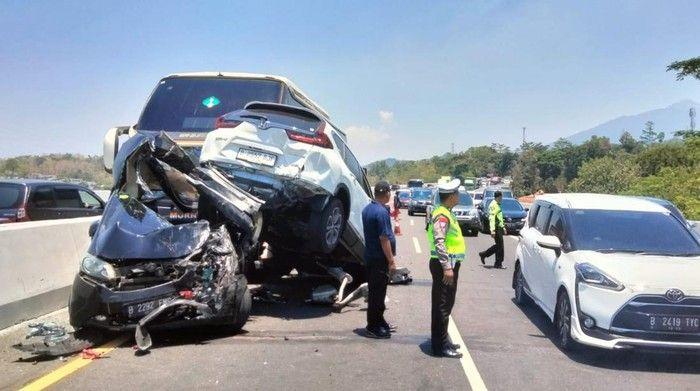 Sopir Bus Ditetapkan sebagai Tersangka dalam Kecelakaan Horor di Tol Semarang