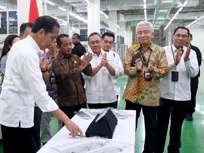 Jokowi Sebut Dunia Bakal Ketergantungan Baterai Mobil Listrik RI