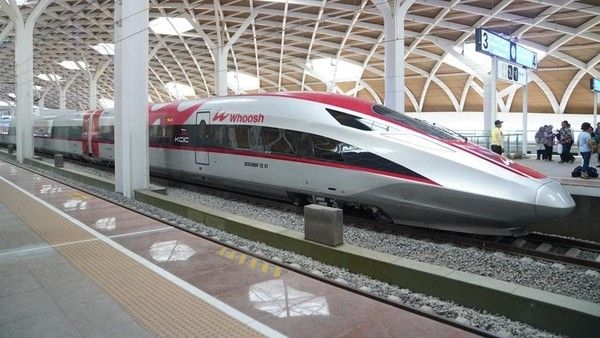 penumpang-kereta-cepat-jakarta-bandung-1764685444954_169.jpeg