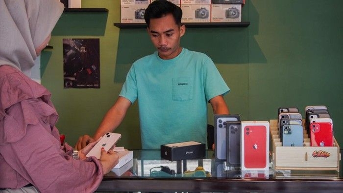 persewaan-iphone-laris-manis-jelang-lebaran-1742991021457_169.jpeg
