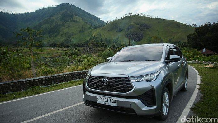 Kijang Innova Kembali Rebut Posisi Mobil Terlaris di Indonesia
