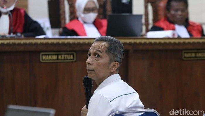 KPK Lelang Emas 2,5 Kg Milik Mantan Rektor Unila
